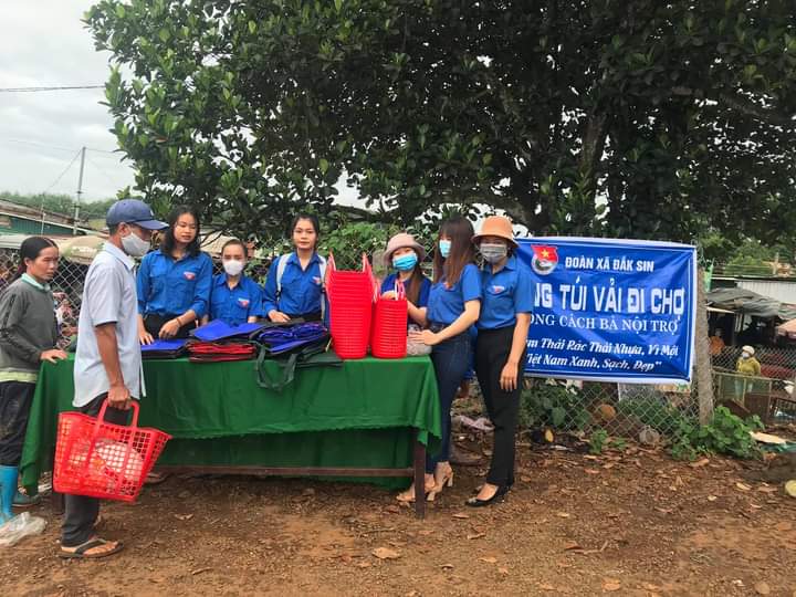 Tặng túi vải, làn nhựa và thu lại túi ni lông